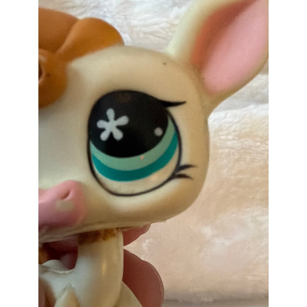 Hasbro Littlest Pet Shop Cow #877 White Brown LPS Figure Blue Star Eyes 2007 - Picture 9 of 14